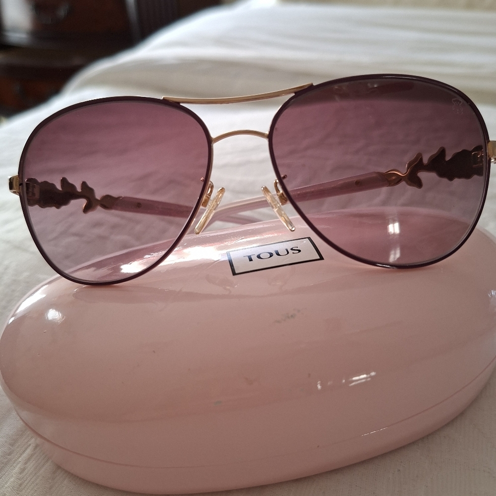 TOUS SUNGLASSES PURPLE LENSES AND FLOWERS IN AN AVIATOR SHAPE